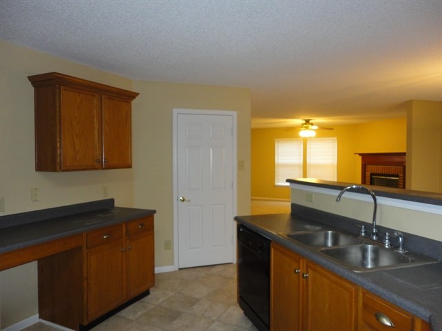 Building Photo - 1619 Howell Dr