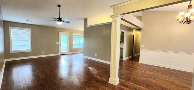 Building Photo - 1159 Shoreland Dr