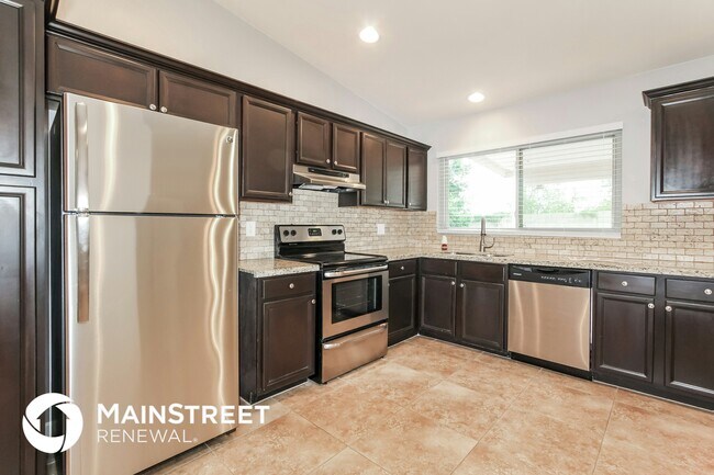 Building Photo - 6646 W Sunnyside Dr