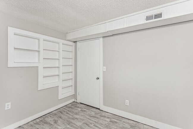 Building Photo - Spacious 3-Bedroom Home for Rent with Base...