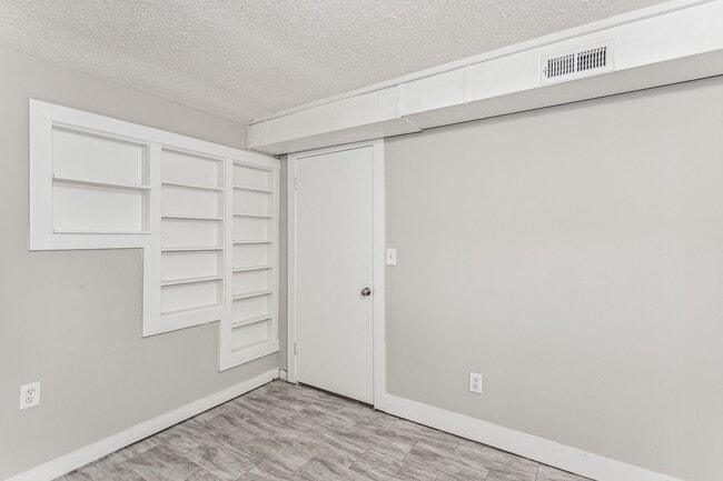 Building Photo - Spacious 3-Bedroom Home for Rent with Basement and Garage!