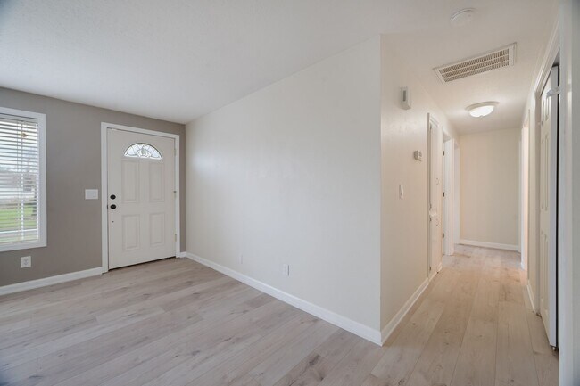 Building Photo - Living & Family Room! Freshly updated!