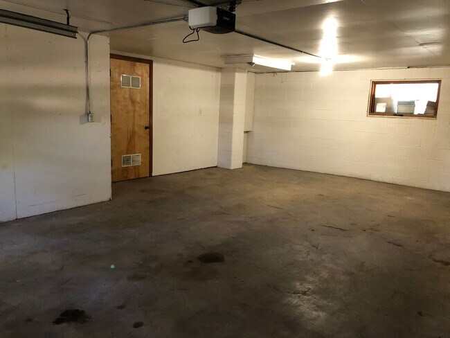 Building Photo - Park Apartments - 530