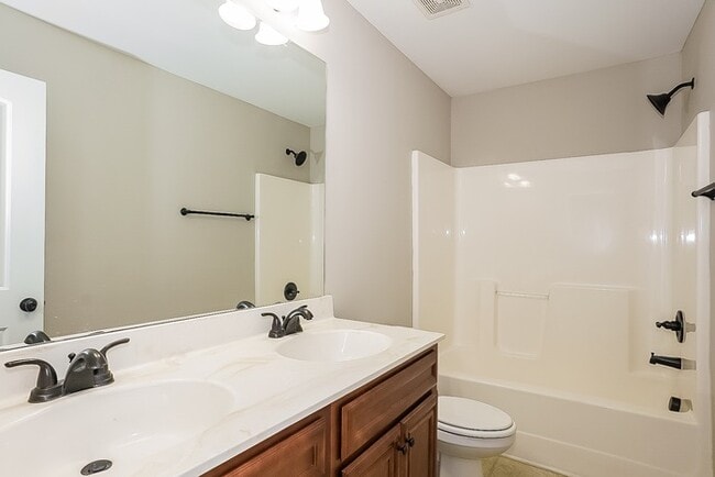 Building Photo - Gorgeous 4 Bedroom Home in Hephzibah with Fenced Backyard