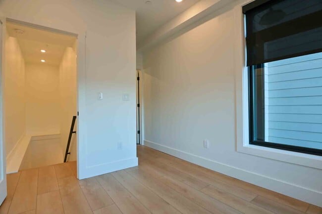 Building Photo - 2637 4th St NE