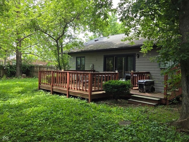 Building Photo - 945 Fox Hill Dr