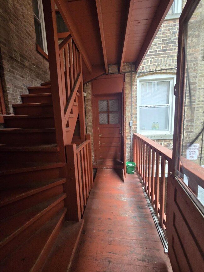 Building Photo - 1808 W Farwell Ave