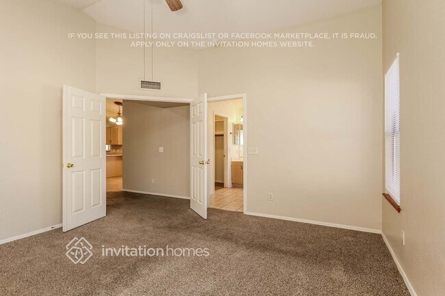 Building Photo - 7934 W Laurel Ln