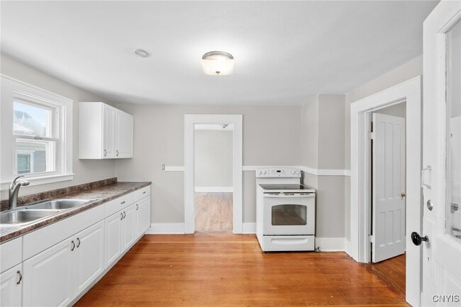 Building Photo - 200 Center St