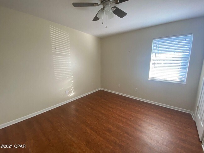 Building Photo - 610 E Pine Forest Dr