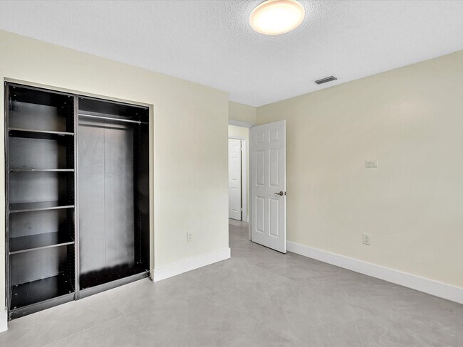 Building Photo - 13400 NW 5th Ct