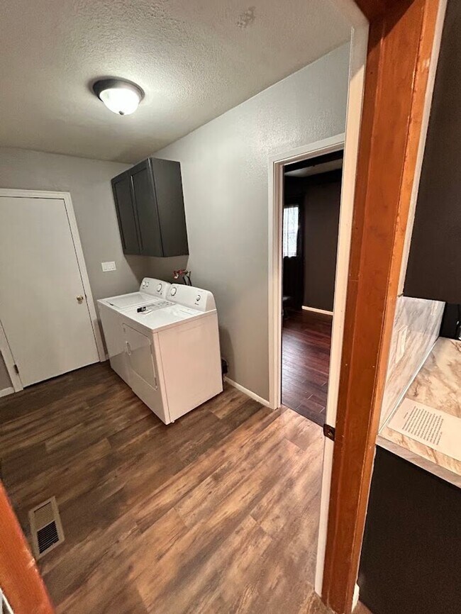 Building Photo - Three Bedroom House for Rent With a Garage...