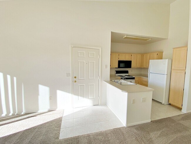 Building Photo - Upstairs 1 Bedroom Upstairs Condo with Mou...