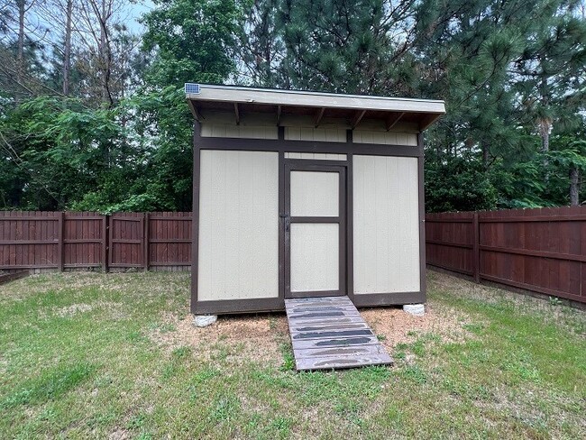 Building Photo - 570 Batty Way