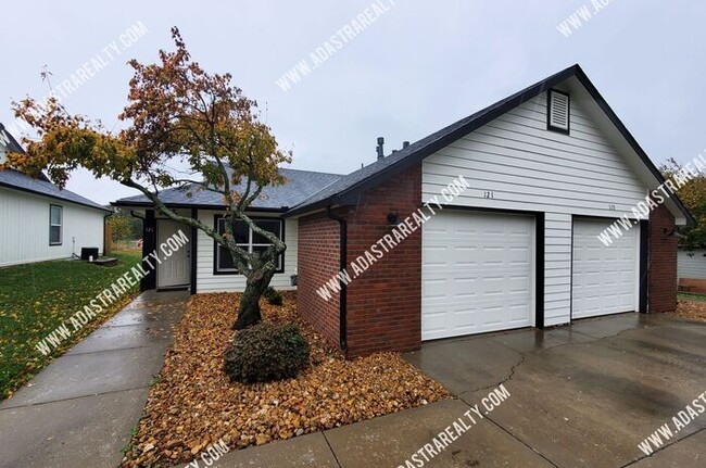 Building Photo - Gorgeous Remodeled Duplex in Baldwin City-...