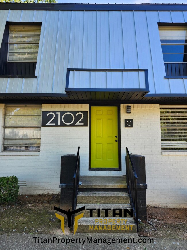 Building Photo - 2 bed/1 bath Townhouse