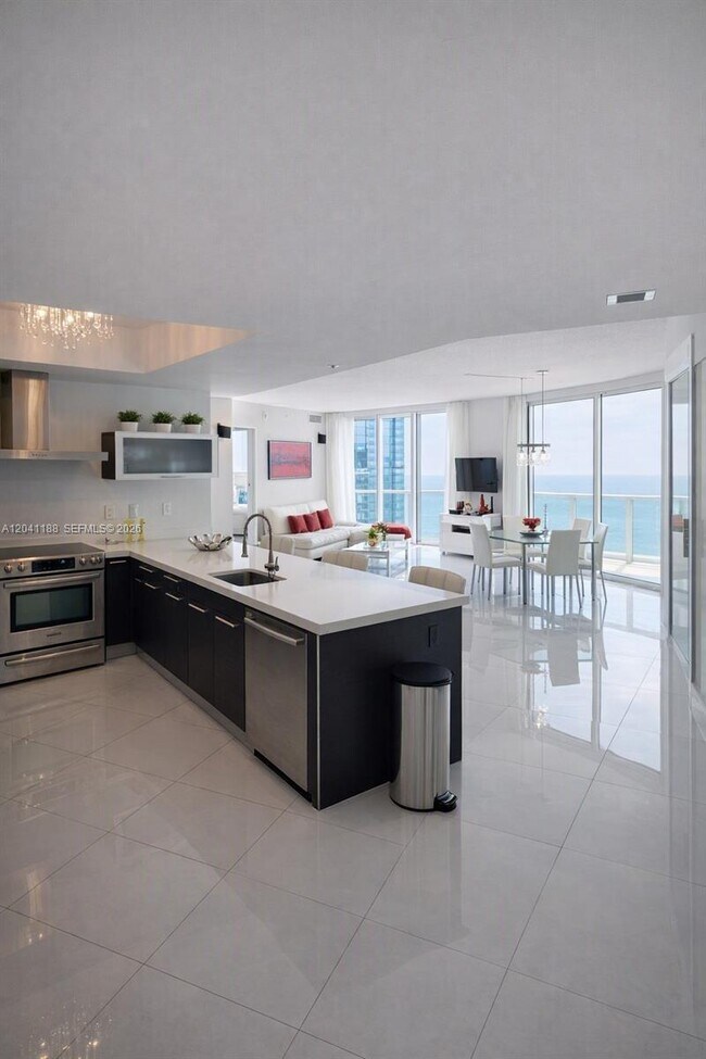 Building Photo - 150 Sunny Isles Blvd