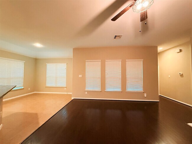 Building Photo - 1062 Cedar Lake Ct