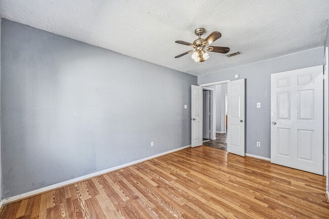 Building Photo - 15974 Oak Mountain Dr