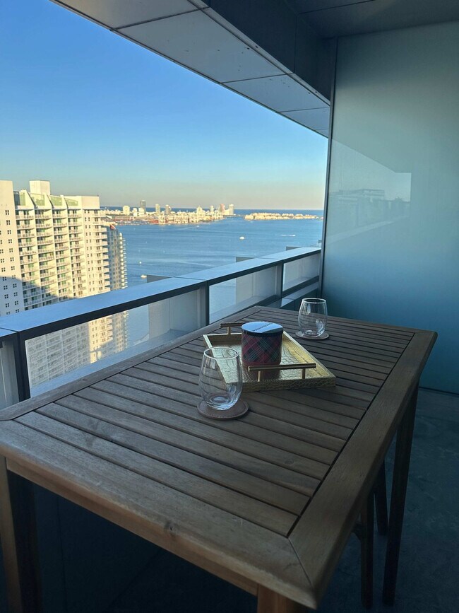 Building Photo - 1395 Brickell Bay Dr