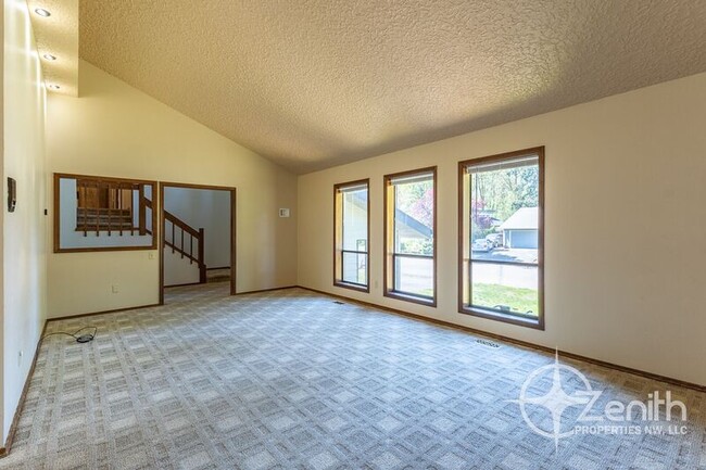 Building Photo - 9313 NE 81st Ave