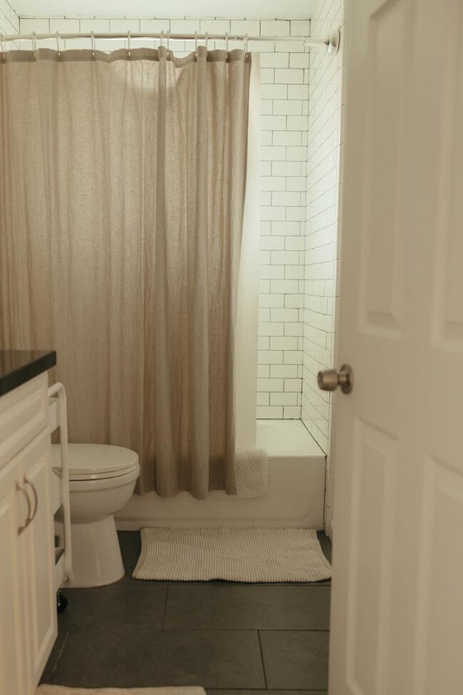 Building Photo - 4007 E Heatherbrae Dr