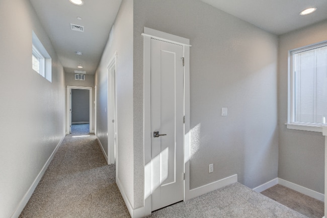 Building Photo - 829 Cherokee Dr