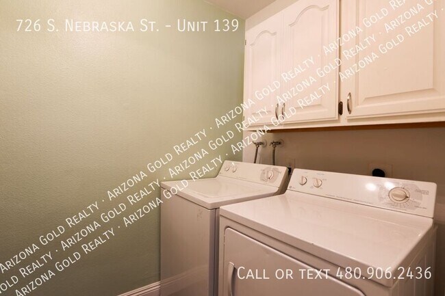Building Photo - 726 S Nebraska St