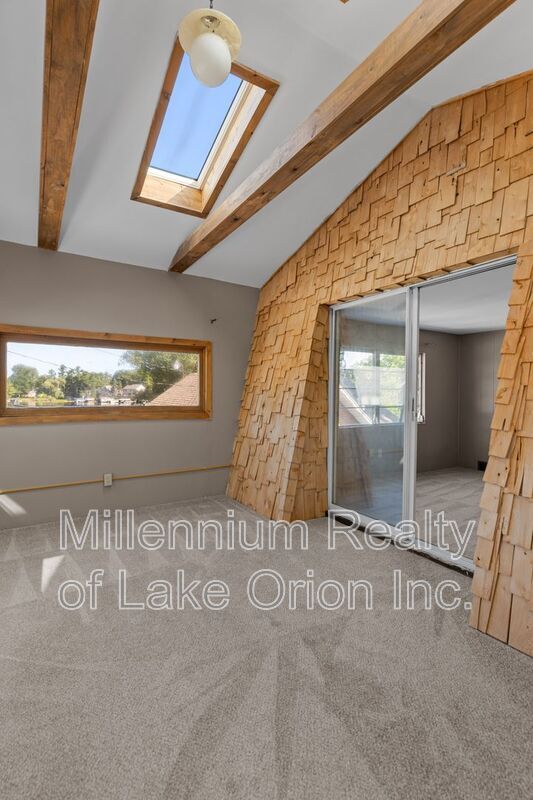 Building Photo - 391 Shady Oaks St
