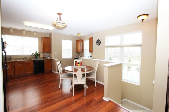 Building Photo - 260 Rosehall Dr