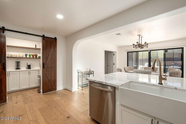 Building Photo - 2301 E Osborn Rd