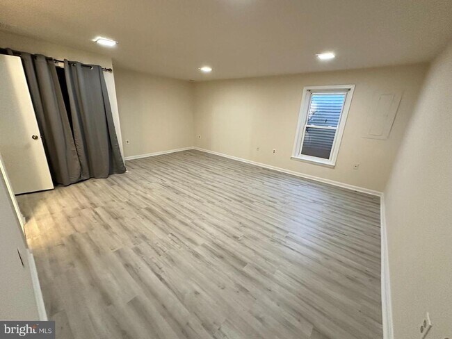 Building Photo - 5235 Walney Rd