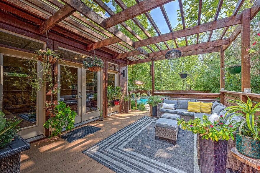 Building Photo - 21 E Martin Luther King Jr Blvd