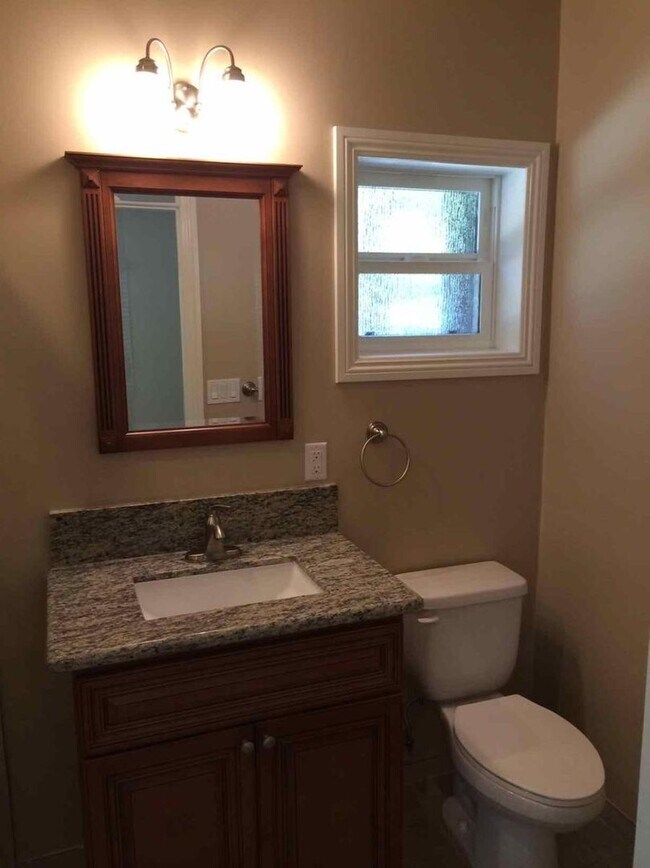 Building Photo - 71 Suffolk Ave