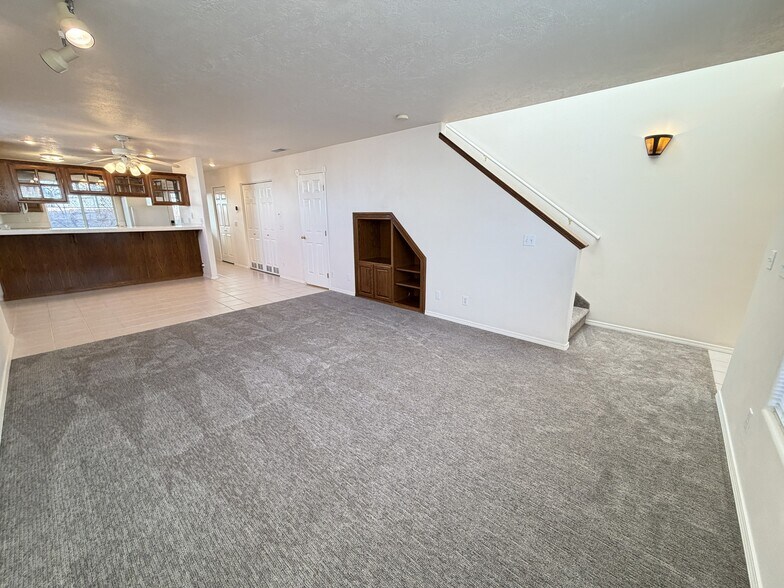 Building Photo - 1200 Glen Canyon Dr