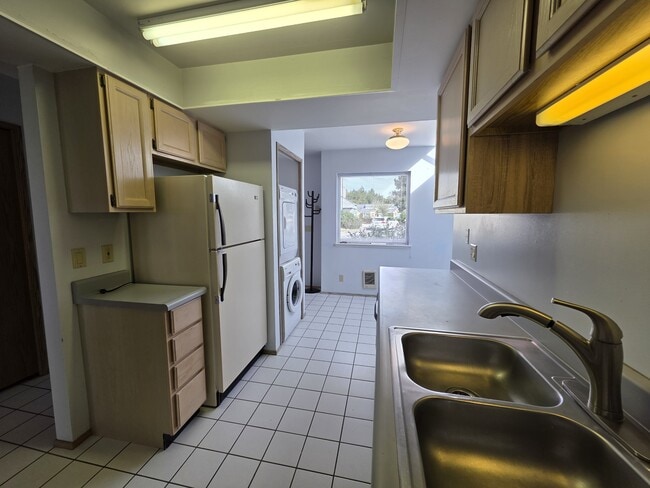 Building Photo - 1728 Edwards Dr