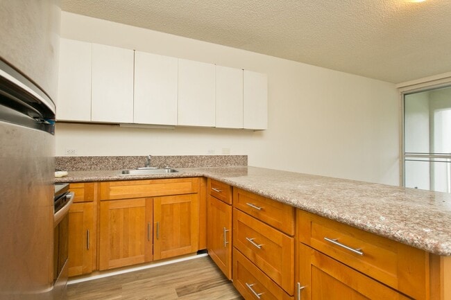 Building Photo - Punahou-Wilder Unit 803 - 2 BD 1 BA w/ Lanai KEY SCURED BUILDING