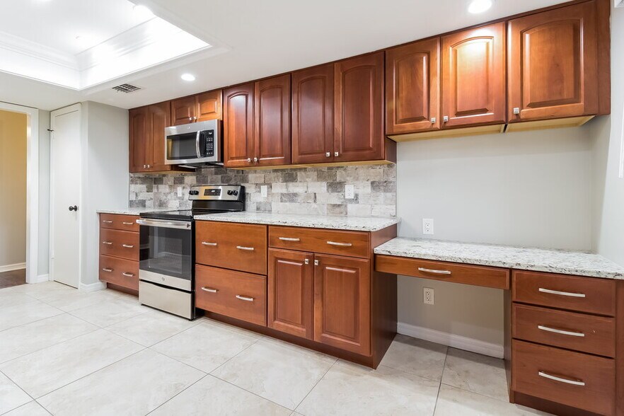 Building Photo - 9334 Buttonwood St