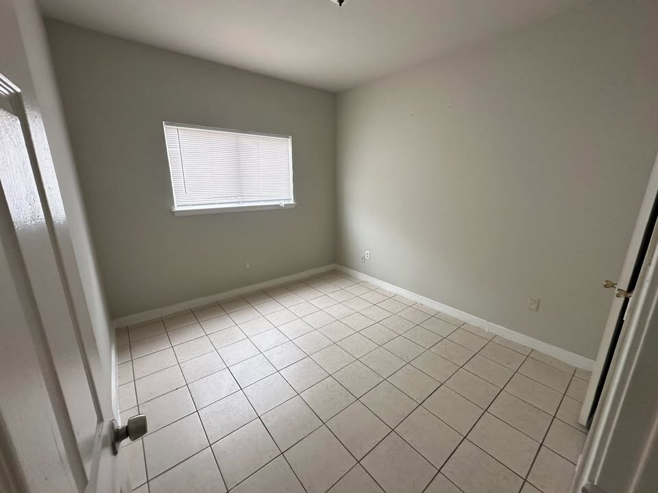 Building Photo - 12300 Hodges St