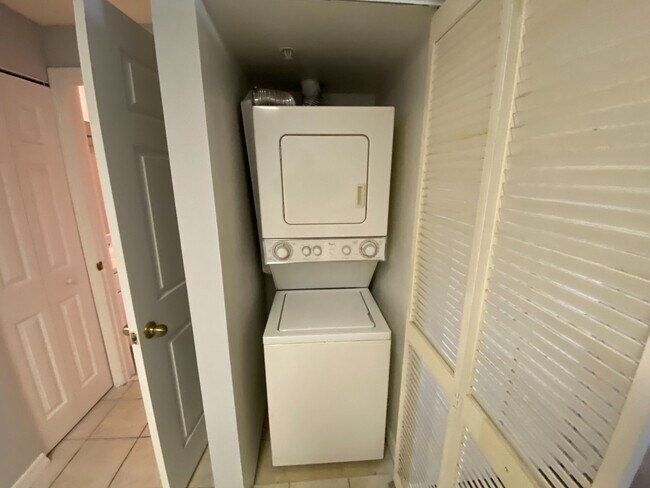 Building Photo - 10831 Windsor Walk Dr