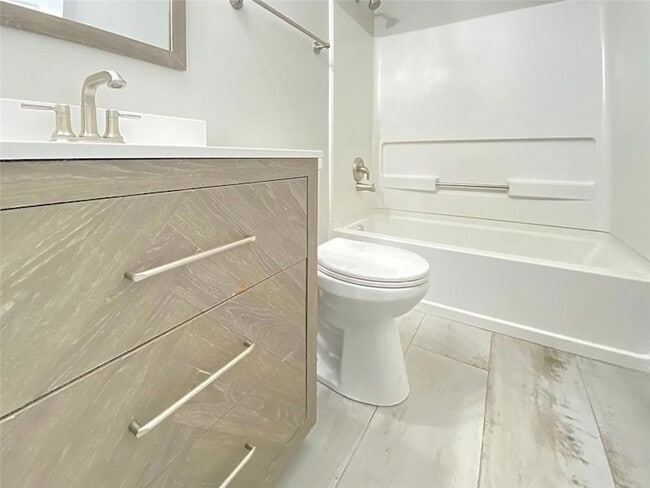 Building Photo - 1232 Gates Cir SE