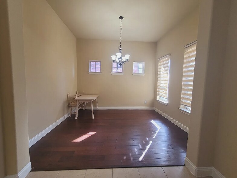 Building Photo - 10632 Helen Dr