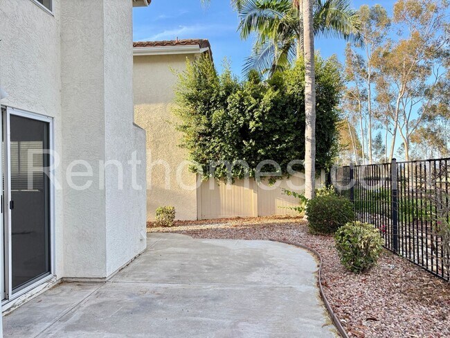 Building Photo - 10886 Caminito Colorado