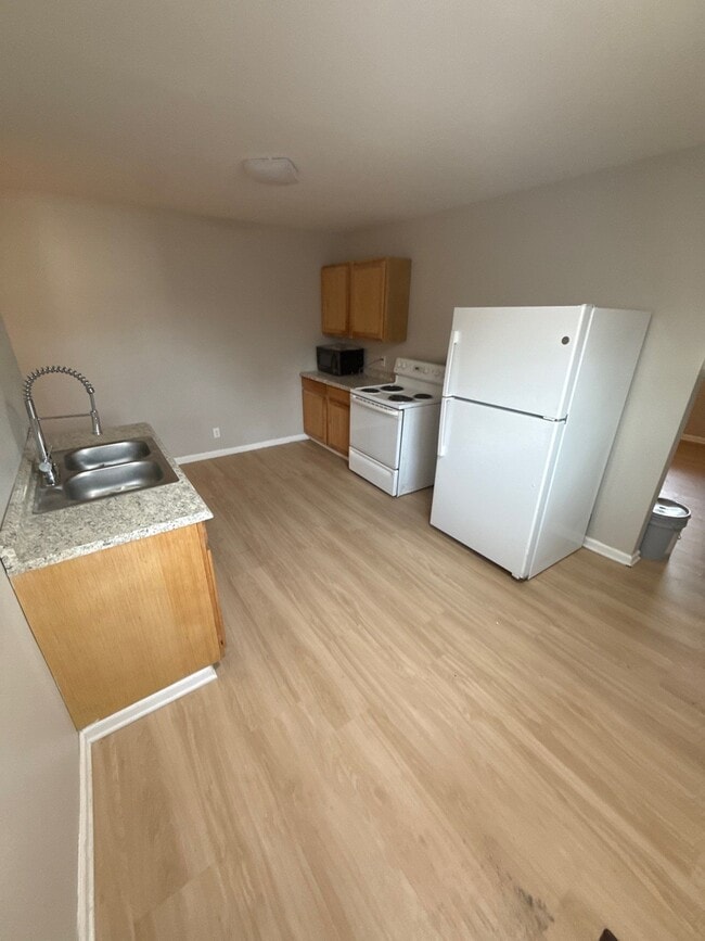 Building Photo - 6209 E 12th St