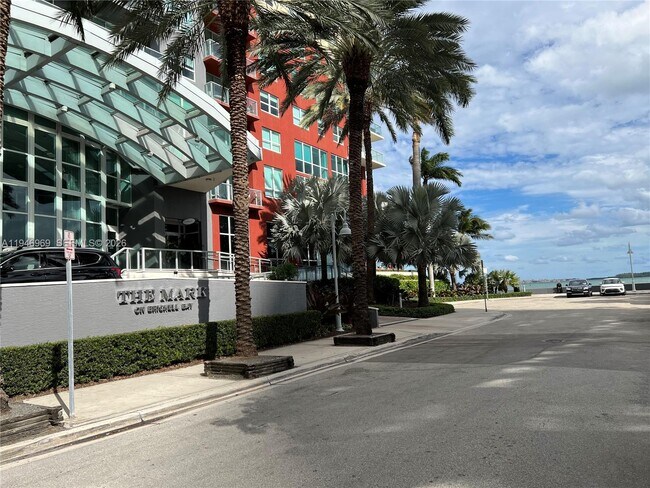 Building Photo - 1155 Brickell Bay Dr