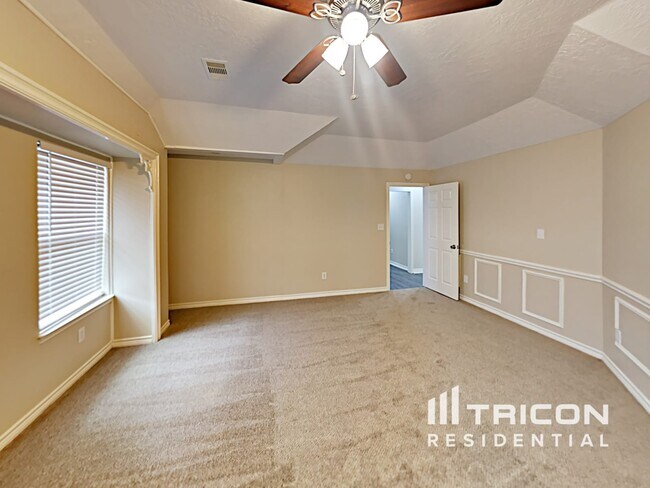 Building Photo - 729 Forest Ln Dr