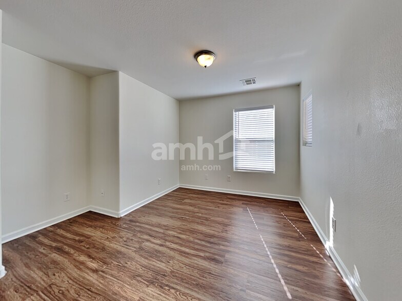 Building Photo - 6333 W Silver Ribbon Ct