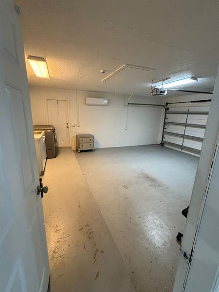 Building Photo - 5370 NW 29th Ct