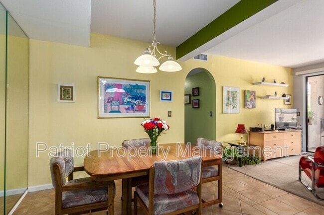 Building Photo - 9708-9708 E Vía Linda