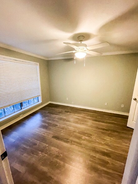 Building Photo - 10725 Sandpiper Ln